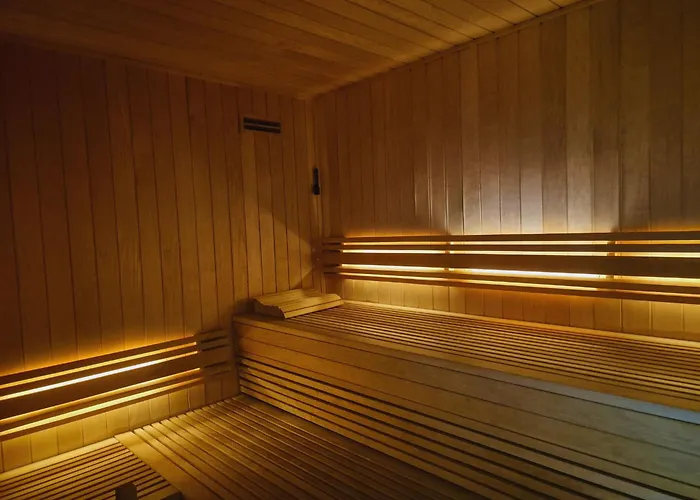 Vip Grand & Отель